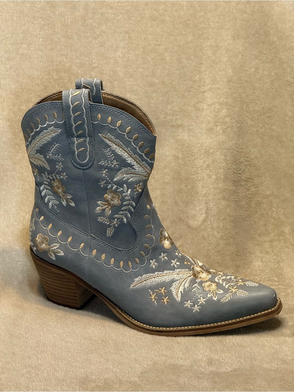 Mi.iM Size 8 Grey Floral Embroidered Western Cowboy Booties NWOT
